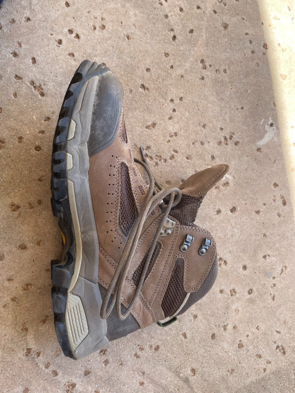 Vasque breeze men's brown leather hiking shoes size 10.5 waterproof